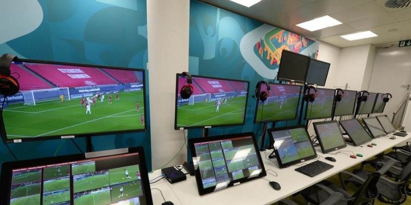 Công nghệ VAR là hệ thống hỗ trợ trọng tài