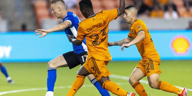 Phân tích chiến thuật và các điểm nóng trên sân